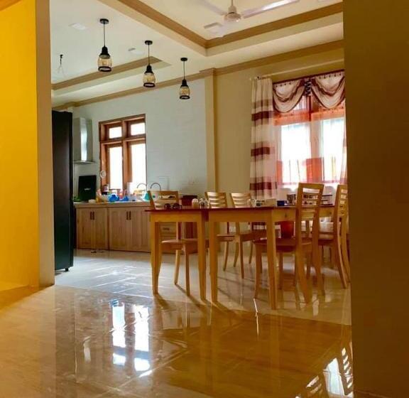 اتاق لوکس, Endhaa, Divers Home