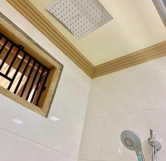اتاق لوکس, Endhaa, Divers Home
