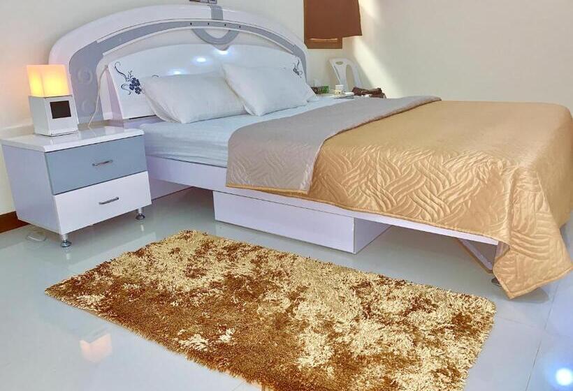 اتاق لوکس, Endhaa, Divers Home