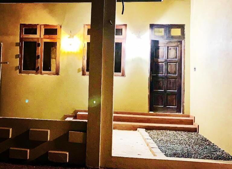 اتاق لوکس, Endhaa, Divers Home