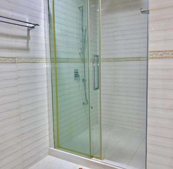 اتاق لوکس, Endhaa, Divers Home