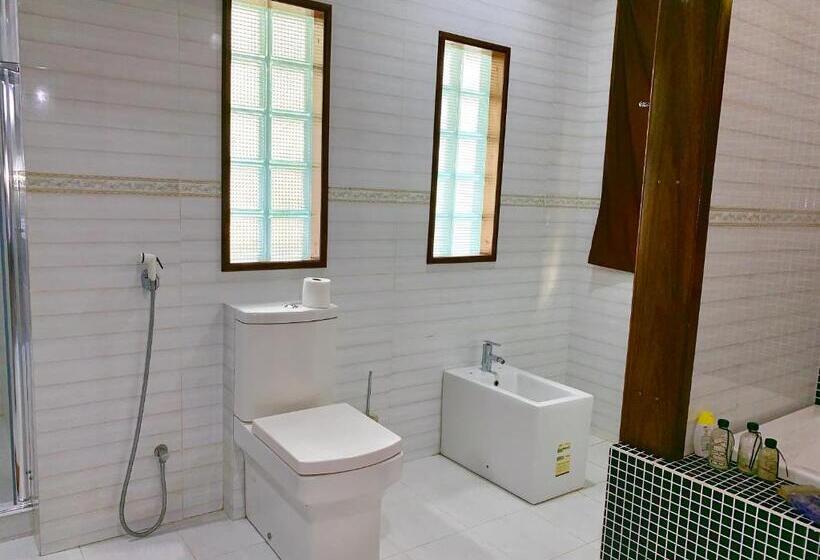 اتاق لوکس, Endhaa, Divers Home
