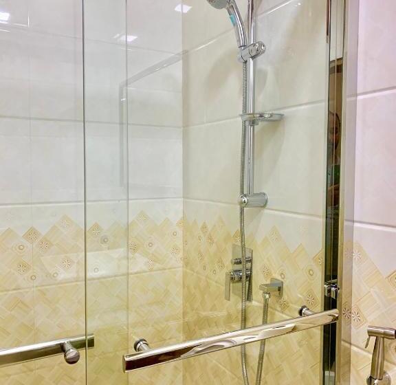اتاق لوکس, Endhaa, Divers Home