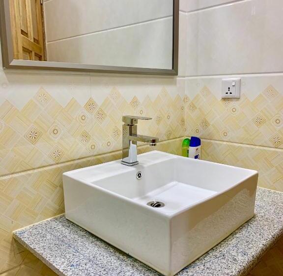 اتاق لوکس, Endhaa, Divers Home