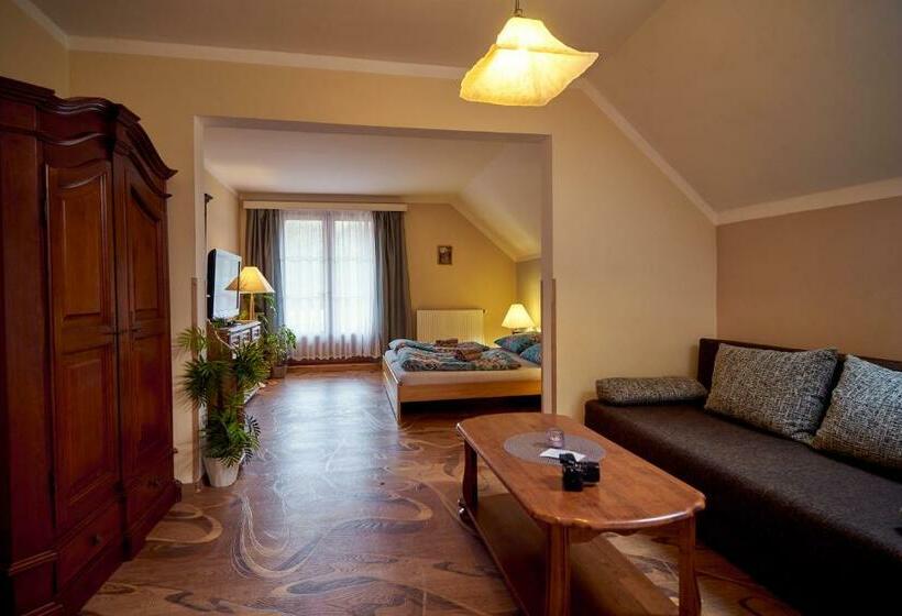 سوئیت با بالکن, Penzion Na Hradčanech