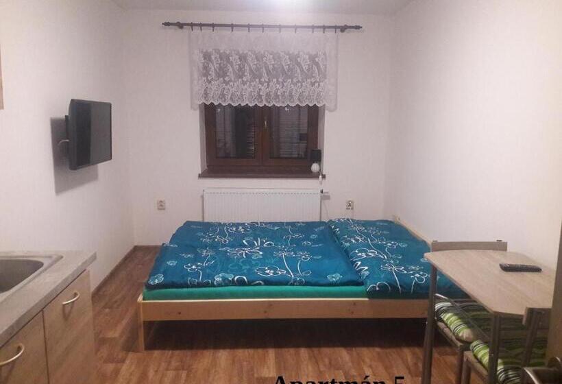 آپارتمان 1 خوابه همکف, Chata Tánička