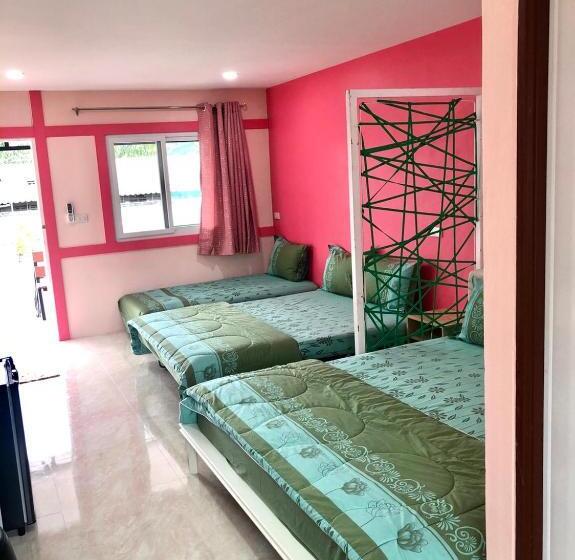 اتاق استاندارد سه تخته با بالکن, At Sichon Home By At Sichon Resort