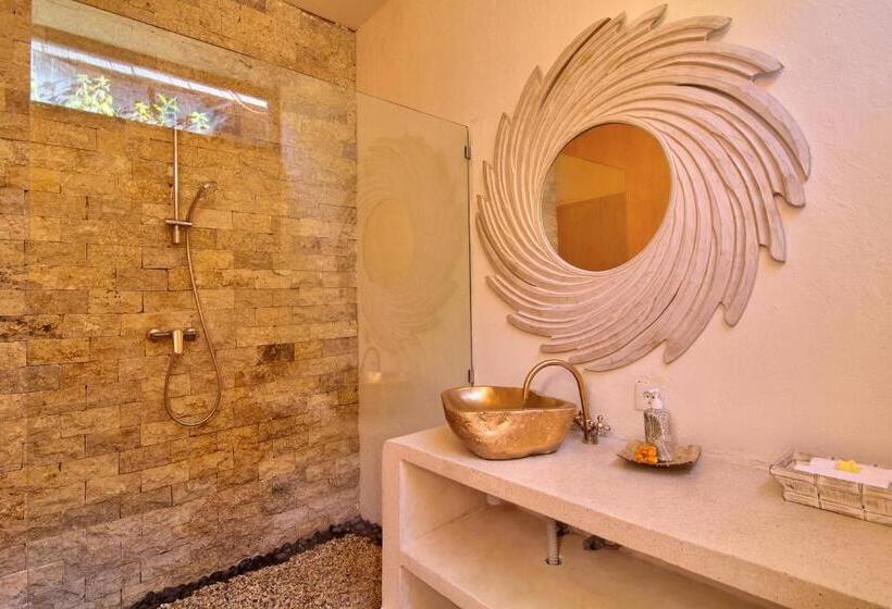 اتاق استاندارد, Sannyas Boutique