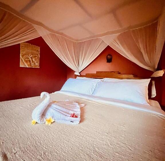 اتاق لوکس با تخت بزرگ, Sannyas Boutique