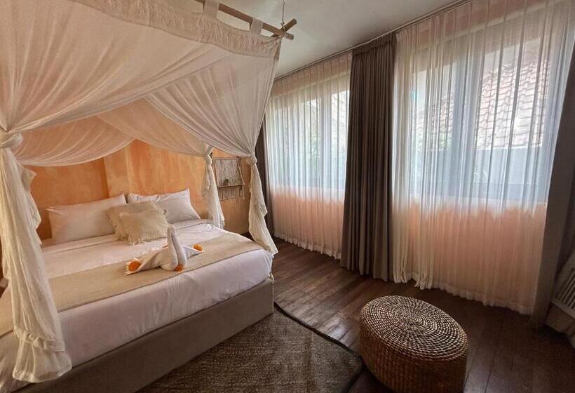 اتاق لوکس, Sannyas Boutique