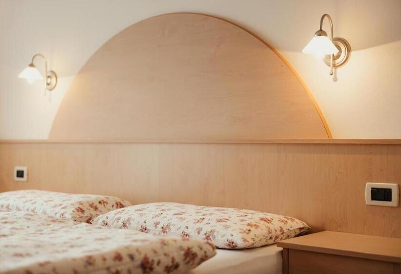 آپارتمان 1 خوابه همکف, Residence Costa Burjada