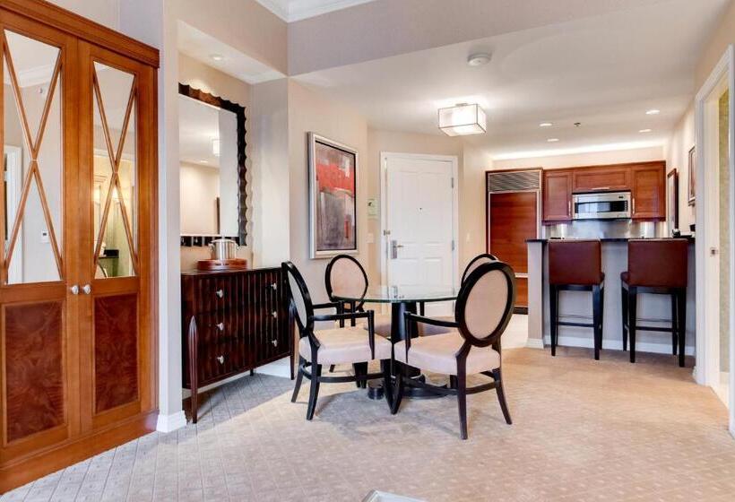 آپارتمان 1 خوابه با بالکن, Stripviewsuites At Signature