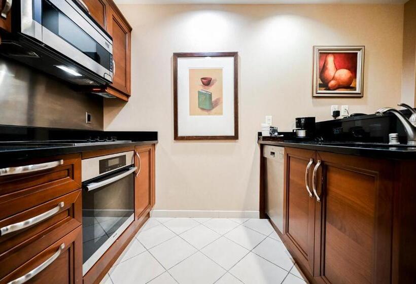 سوئیت 2 خوابه, Stripviewsuites At Signature