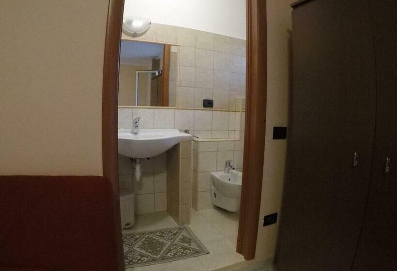 اتاق استاندارد سه نفره, B&b Bassu