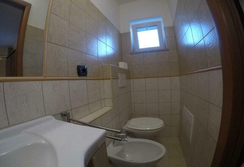 اتاق استاندارد سه نفره, B&b Bassu