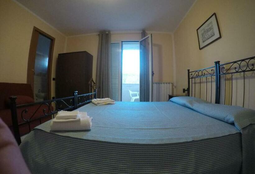 اتاق استاندارد سه نفره, B&b Bassu