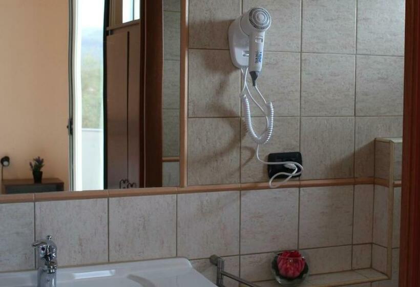 اتاق استاندارد سه نفره, B&b Bassu