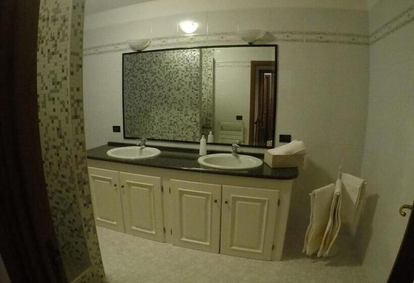 اتاق استاندارد سه نفره, B&b Bassu