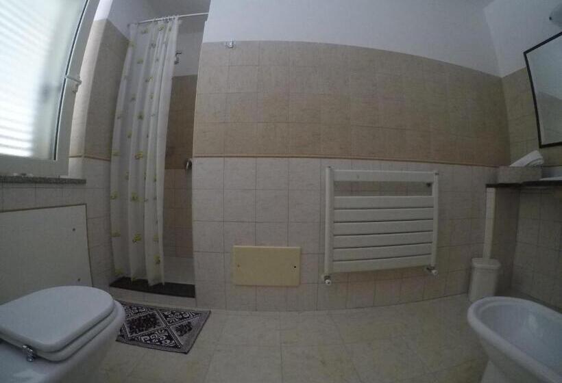 اتاق استاندارد سه نفره, B&b Bassu