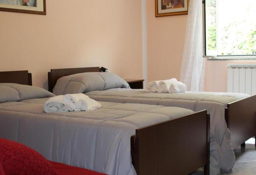 اتاق استاندارد سه نفره, B&b Bassu