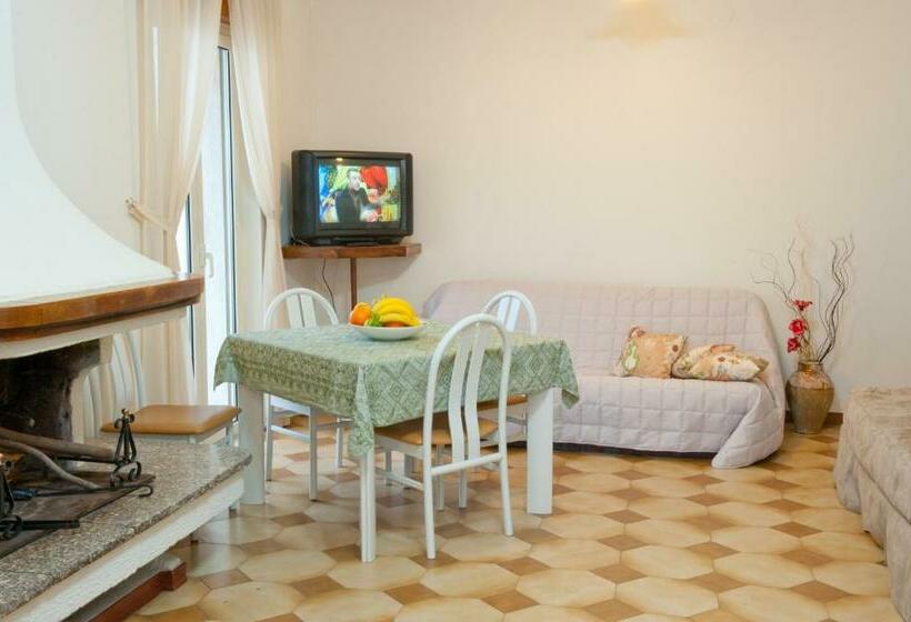 اتاق خانوادگی, B&b Nova Siri