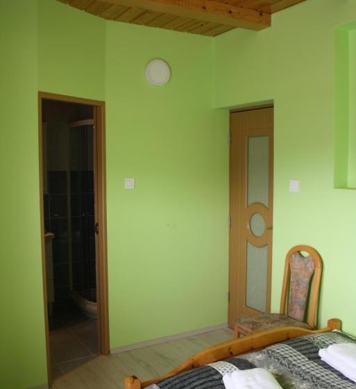 اتاق لوکس با بالکن, Kedvenc Vendégház