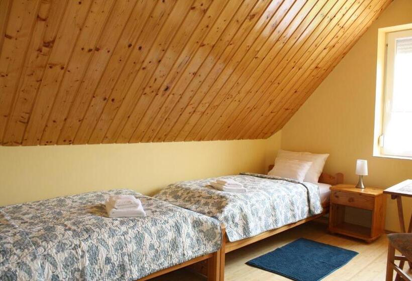 اتاق لوکس, Kedvenc Vendégház