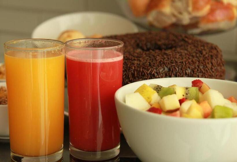 اتاق استاندارد سه نفره, Confiance Centro Civico