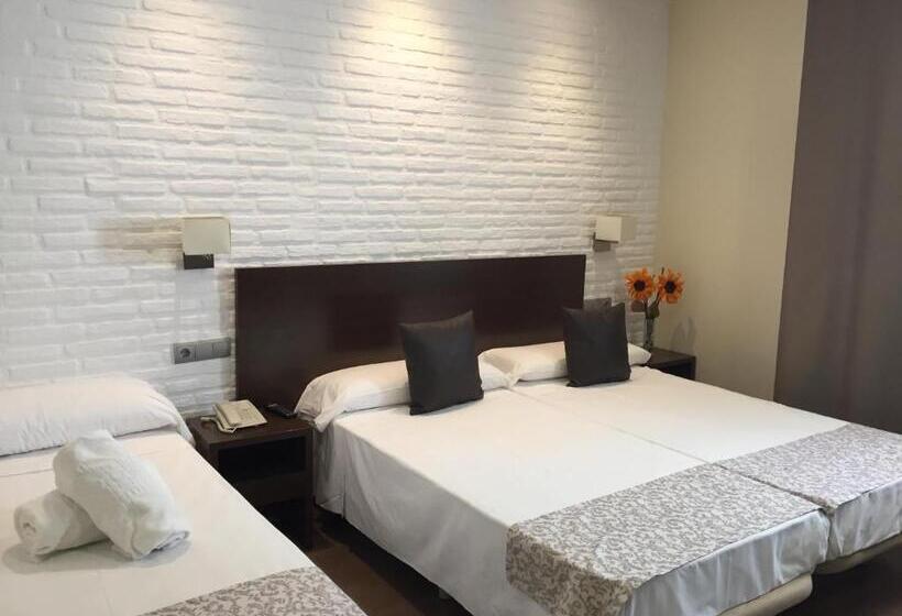 اتاق استاندارد سه نفره, Restaurante El Corte