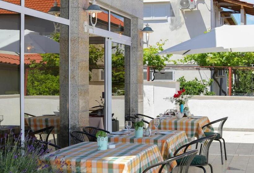 اتاق استاندارد, Downtown Private Rooms