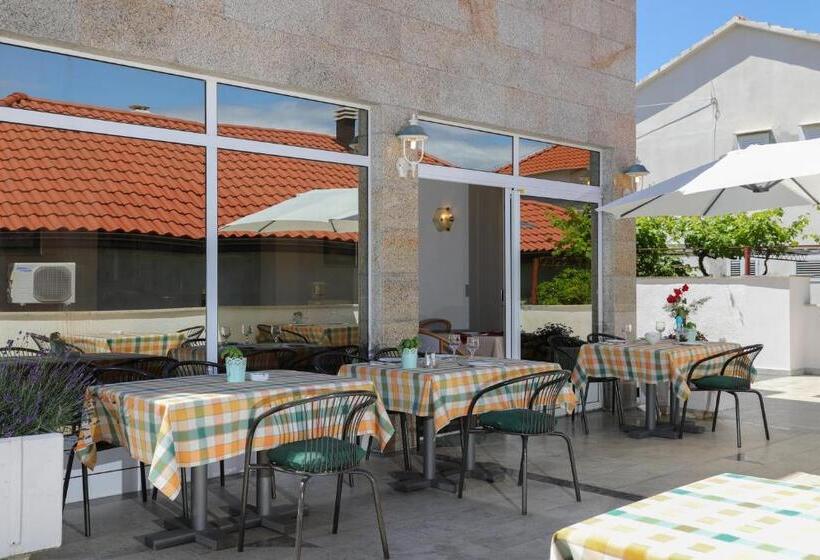 اتاق استاندارد سه تخته با بالکن, Downtown Private Rooms