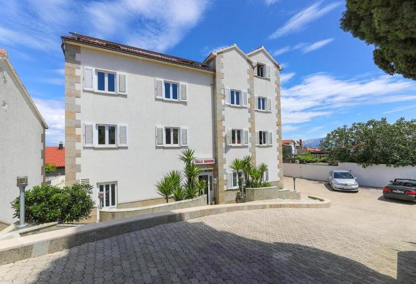 Standard Triple Room with Balcony, Downtown Private Rooms