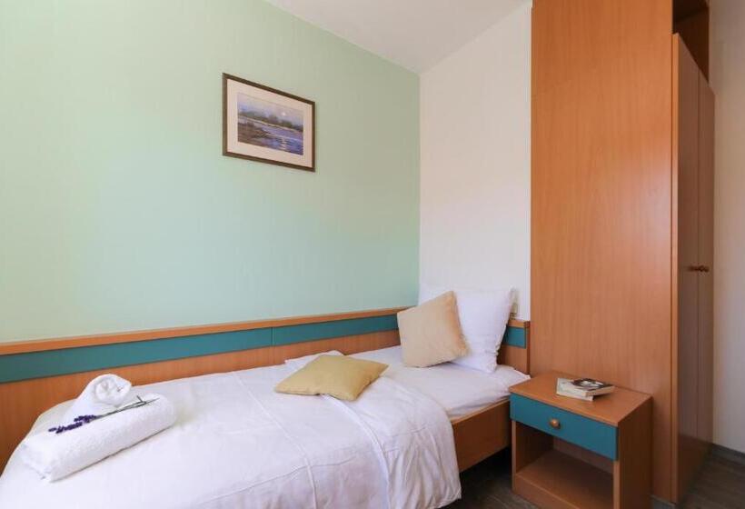 اتاق استاندارد یک نفره, Downtown Private Rooms