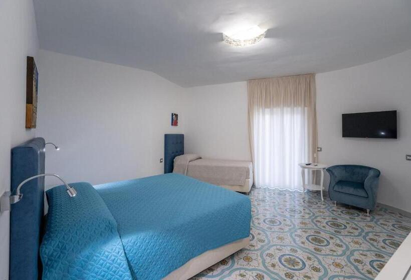 Standard Triple Room with Terrace, Park Hotel Villa Maria