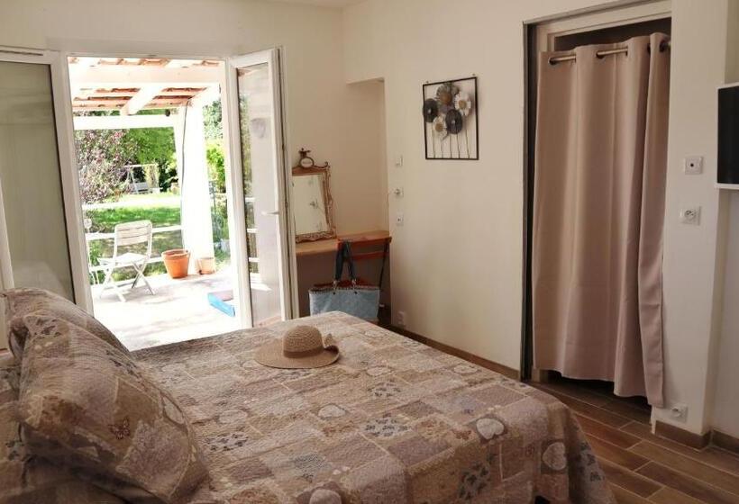 اتاق استاندارد با تراس, Le Jardin Des Selves