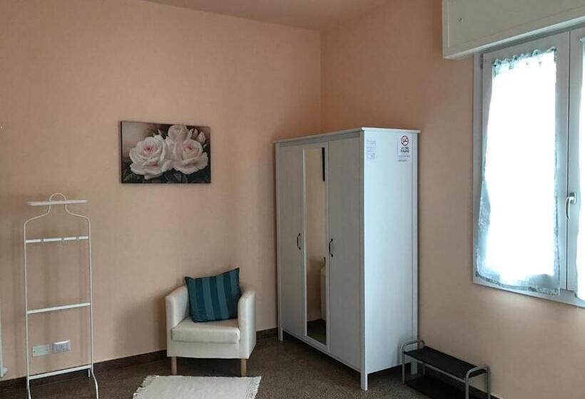 اتاق استاندارد با سرویس بهداشتی مشترک, Affittacamere Le Rose