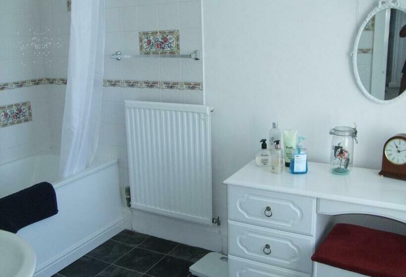 اتاق استاندارد با تخت بزرگ, Bluebells Guest House