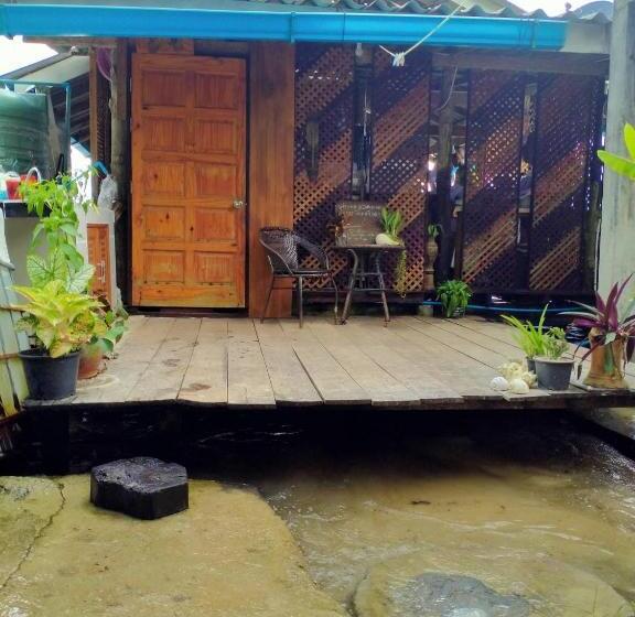 اتاق استاندارد چهار تخته با چشم‌انداز دریا, Seaside Home