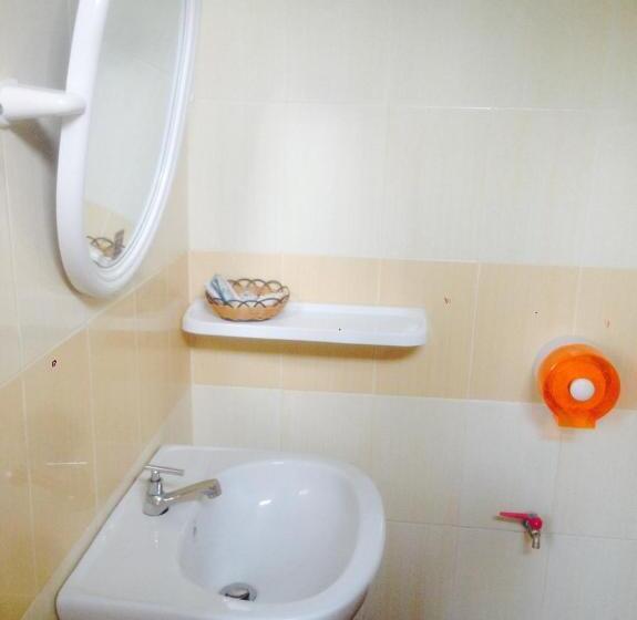اتاق خانوادگی با چشم‌انداز باغ, Ariya Garden Home