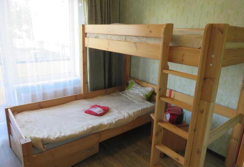 اتاق استاندارد با تختخواب دوطبقه و حمام مشترک, Dzīvokļi Dunikas Ielā 1