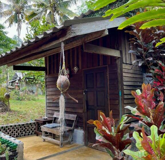 بانگلوی استاندارد, Eve House Koh Kood