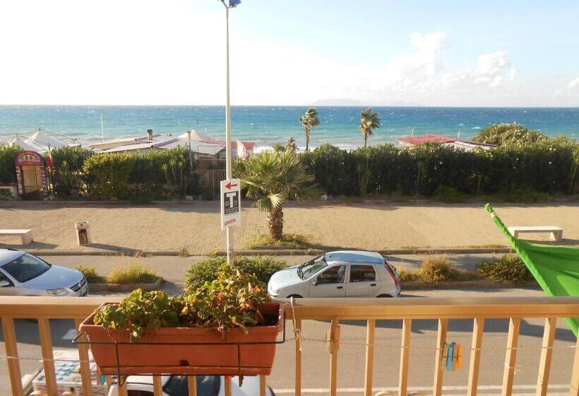 اتاق استاندارد با چشم‌انداز دریا, B&b Ro.ma