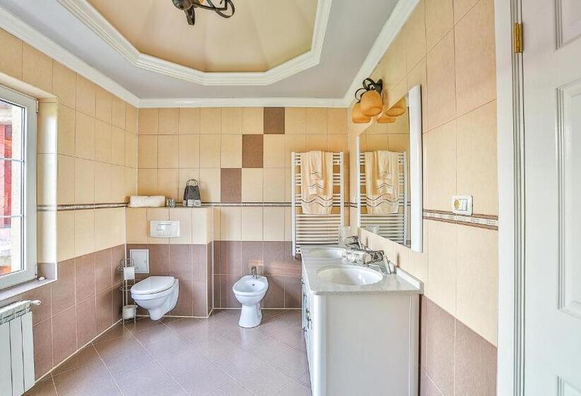 اتاق استاندارد چهار تخته, Casa Iulia