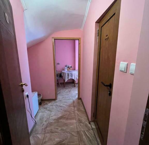 اتاق استاندارد, Daniel Guest House