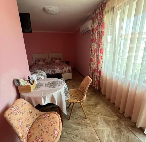 اتاق استاندارد, Daniel Guest House