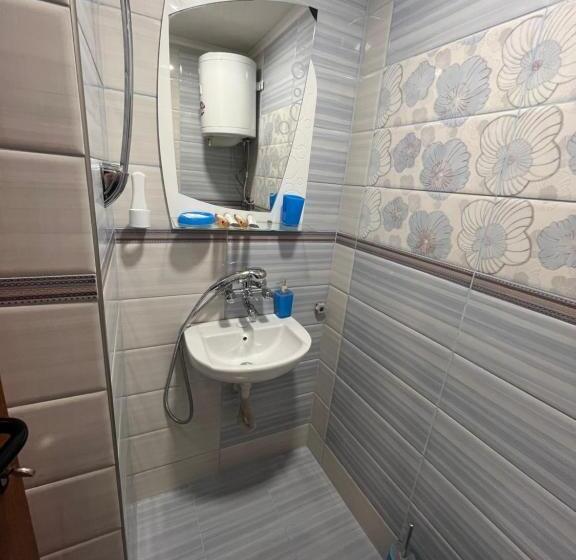 اتاق استاندارد سه نفره, Daniel Guest House