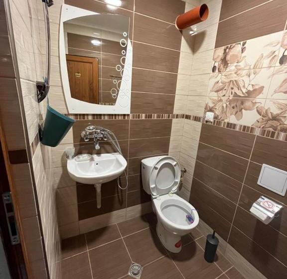 اتاق استاندارد سه نفره, Daniel Guest House