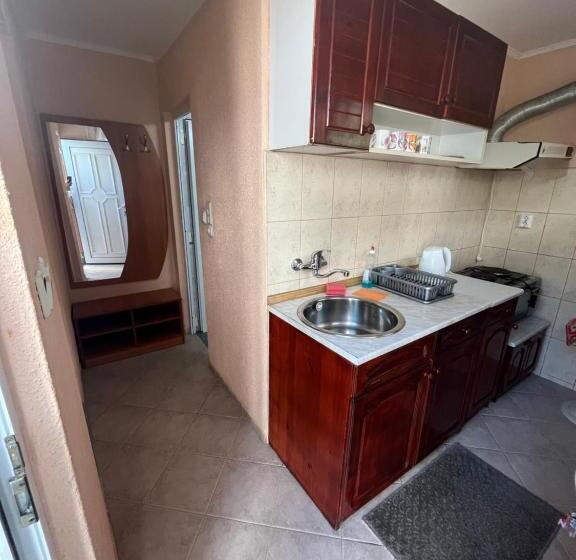 آپارتمان 1 خوابه, Daniel Guest House