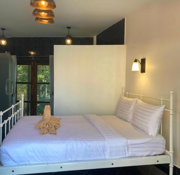 اتاق استاندارد با چشم‌انداز استخر, River Kwai Kiri Resort