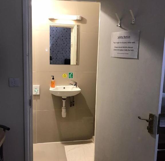 اتاق استاندارد چهار تخته, Victorin House   All Rooms Are En Suite